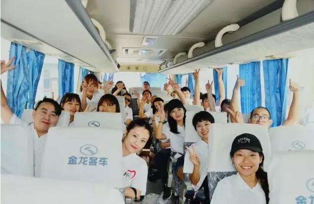仅仅两天时间，他们造了一所彩色学校